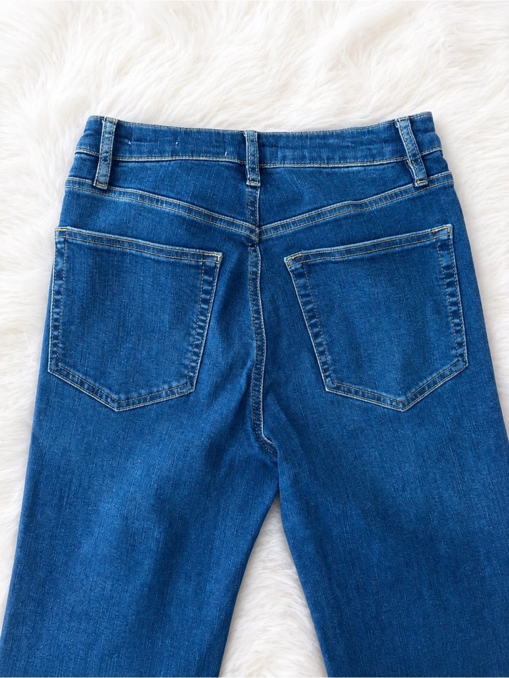 Frame Denim The Reboot Crop Jeans in Deep Blue Wash - Picture 3 of 3